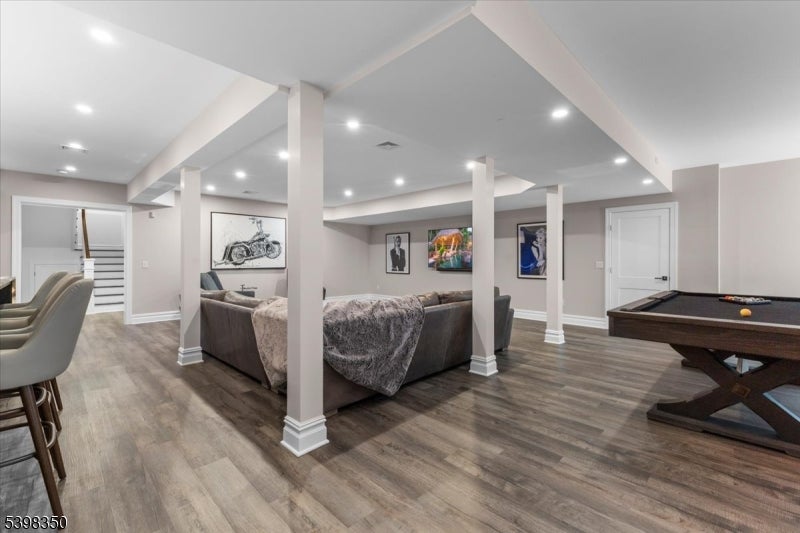 Peapack Gladstone Boro, New Jersey, 07934, United States, 4 Bedrooms Bedrooms, ,5 BathroomsBathrooms,Residential,Active,1996292