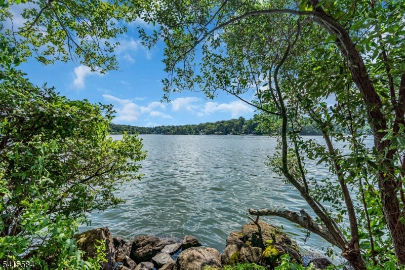 Hopatcong Boro, New Jersey, 07821, United States, 3 Bedrooms Bedrooms, ,3 BathroomsBathrooms,Residential,Active,2043427