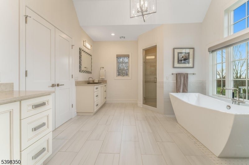 Peapack Gladstone Boro, New Jersey, 07934, United States, 4 Bedrooms Bedrooms, ,5 BathroomsBathrooms,Residential,Active,1996292