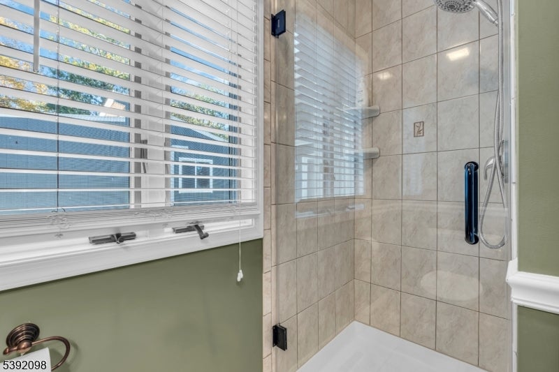 Jefferson Twp., New Jersey, 07849, United States, 4 Bedrooms Bedrooms, ,3 BathroomsBathrooms,Residential,Active,1969683