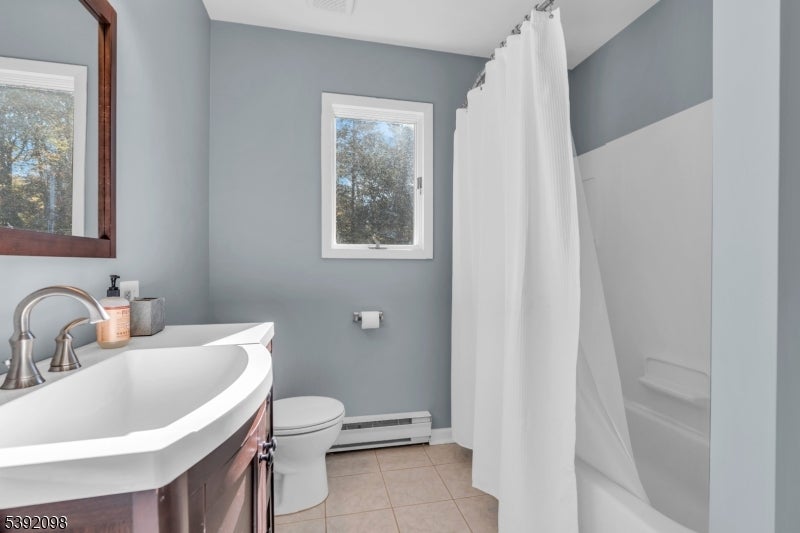 Jefferson Twp., New Jersey, 07849, United States, 4 Bedrooms Bedrooms, ,3 BathroomsBathrooms,Residential,Active,1969683