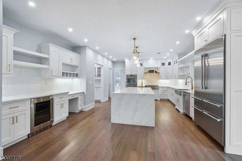 Livingston Twp., New Jersey, 07039, United States, 6 Bedrooms Bedrooms, ,6 BathroomsBathrooms,Residential,Active,2045758