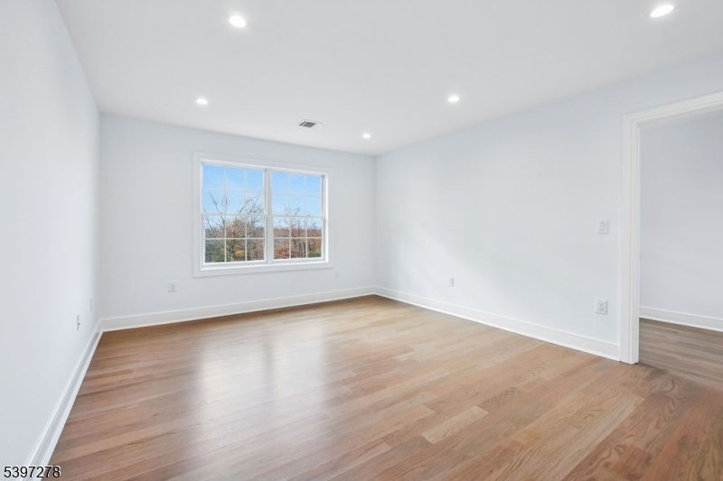 Livingston Twp., New Jersey, 07039, United States, 6 Bedrooms Bedrooms, ,6 BathroomsBathrooms,Residential,Active,1993679