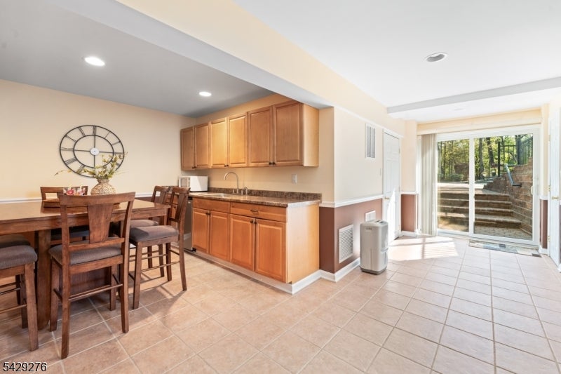 Montgomery Twp., New Jersey, 08502, United States, 5 Bedrooms Bedrooms, ,4 BathroomsBathrooms,Residential,Pending,2045617