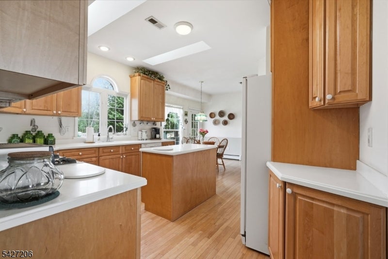 Franklin Twp., New Jersey, 08540, United States, 4 Bedrooms Bedrooms, ,4 BathroomsBathrooms,Residential,Active,2042172