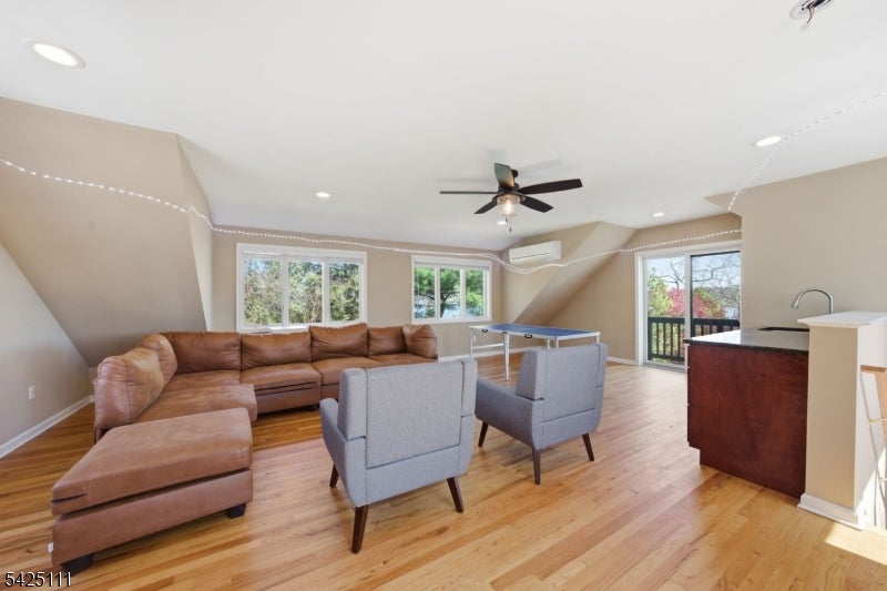 Hopatcong Boro, New Jersey, 07843, United States, 3 Bedrooms Bedrooms, ,4 BathroomsBathrooms,Residential,Active,2043433