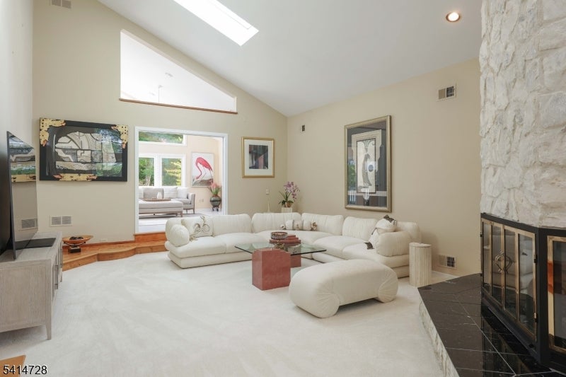 Denville Twp., New Jersey, 07834, United States, 6 Bedrooms Bedrooms, ,5 BathroomsBathrooms,Residential,Active,2026325