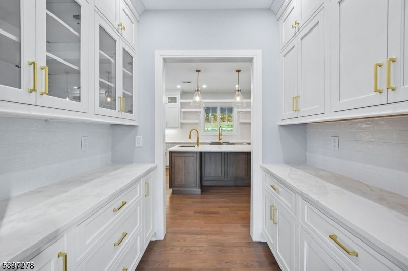 Livingston Twp., New Jersey, 07039, United States, 6 Bedrooms Bedrooms, ,6 BathroomsBathrooms,Residential,Active,1993679