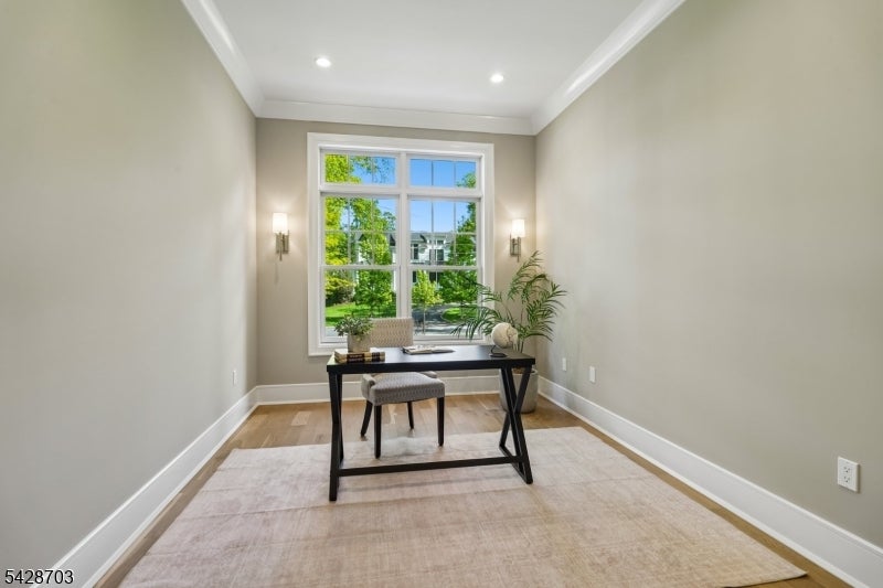 Millburn Twp., New Jersey, 07078, United States, 7 Bedrooms Bedrooms, ,8 BathroomsBathrooms,Residential,Pending,2052003