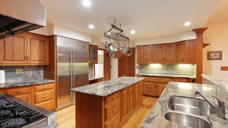 Watchung Boro, New Jersey, 07069, United States, 5 Bedrooms Bedrooms, ,4 BathroomsBathrooms,Residential,Active,1952610