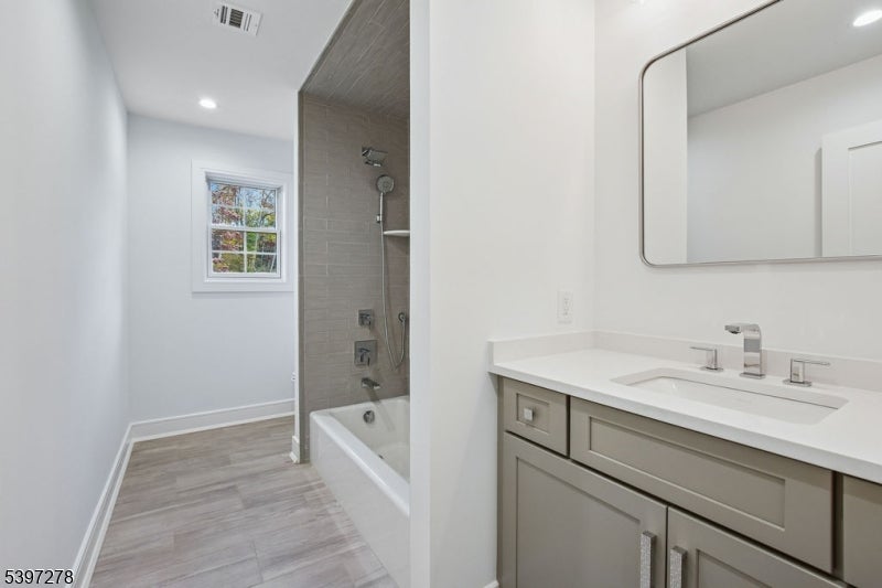Livingston Twp., New Jersey, 07039, United States, 6 Bedrooms Bedrooms, ,6 BathroomsBathrooms,Residential,Active,2045758