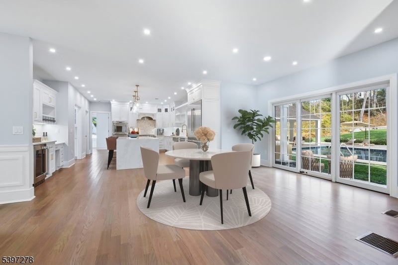 Livingston Twp., New Jersey, 07039, United States, 6 Bedrooms Bedrooms, ,6 BathroomsBathrooms,Residential,Active,1993679