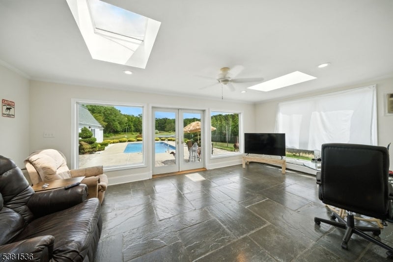 Boonton Twp., New Jersey, 07005, United States, 4 Bedrooms Bedrooms, ,3 BathroomsBathrooms,Residential,Active,1945441