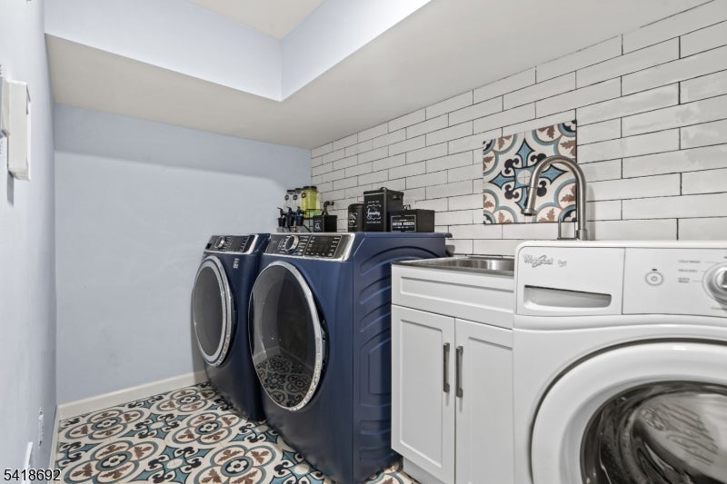 Roseland Boro, New Jersey, 07068, United States, 4 Bedrooms Bedrooms, ,4 BathroomsBathrooms,Residential,Active,2045395