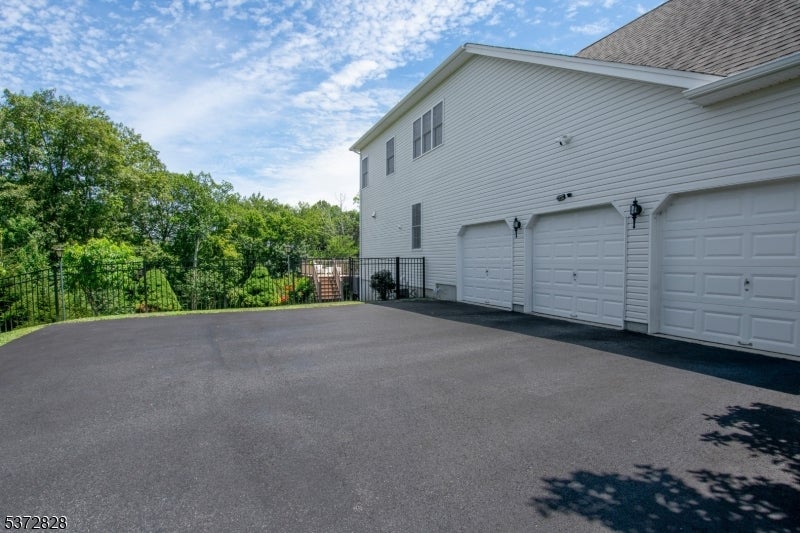 Mount Olive Twp., New Jersey, 07836, United States, 4 Bedrooms Bedrooms, ,6 BathroomsBathrooms,Residential,Active,1902935