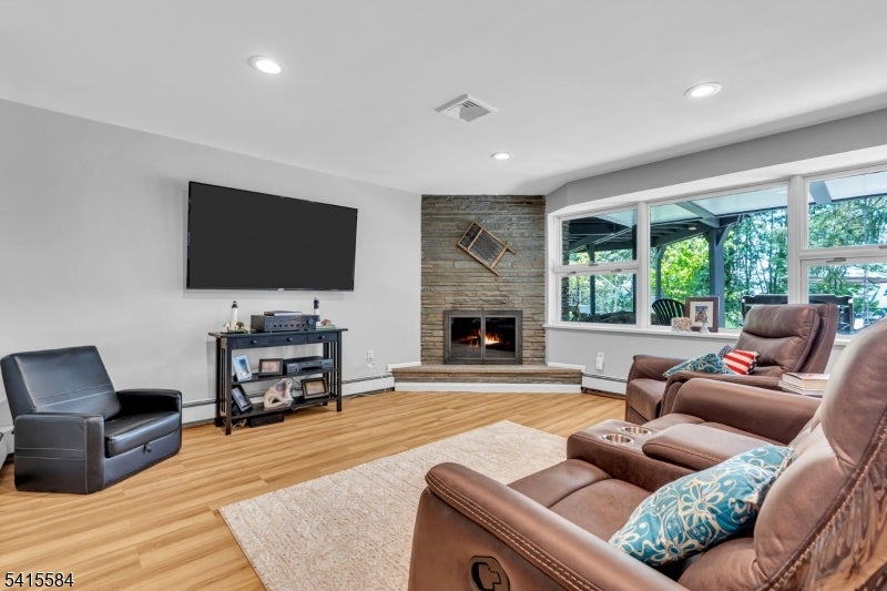 Hopatcong Boro, New Jersey, 07821, United States, 3 Bedrooms Bedrooms, ,3 BathroomsBathrooms,Residential,Active,2043427