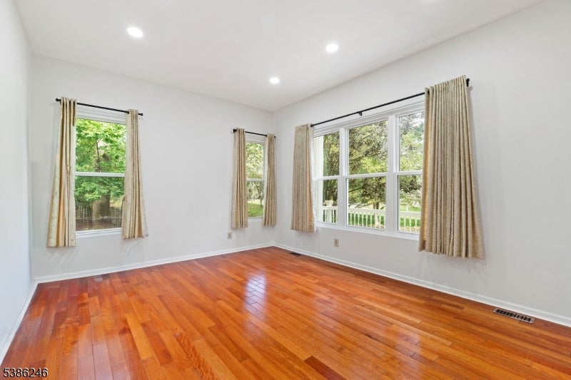Franklin Twp., New Jersey, 08540, United States, 4 Bedrooms Bedrooms, ,3 BathroomsBathrooms,Residential,Active,1953016