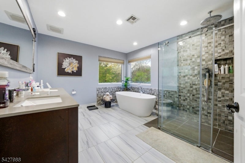 Monroe Twp., New Jersey, 08831, United States, 5 Bedrooms Bedrooms, ,4 BathroomsBathrooms,Residential,Active,2041399
