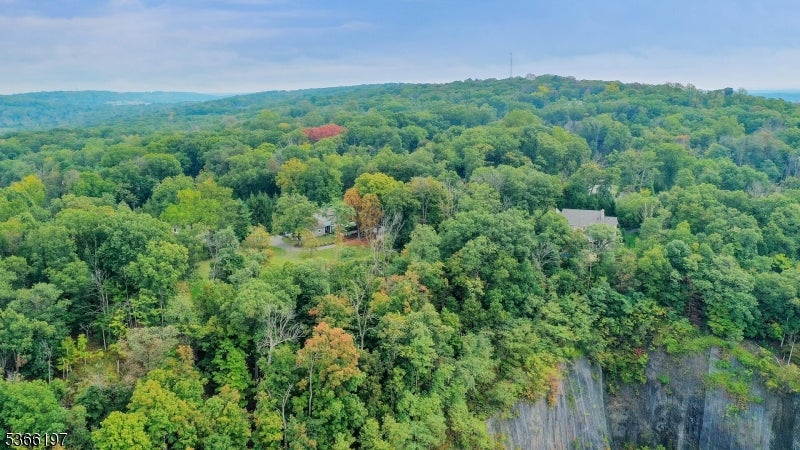 Watchung Boro, New Jersey, 07069, United States, 5 Bedrooms Bedrooms, ,4 BathroomsBathrooms,Residential,Active,1962192