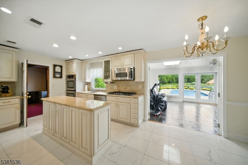 Boonton Twp., New Jersey, 07005, United States, 4 Bedrooms Bedrooms, ,3 BathroomsBathrooms,Residential,Active,1945441