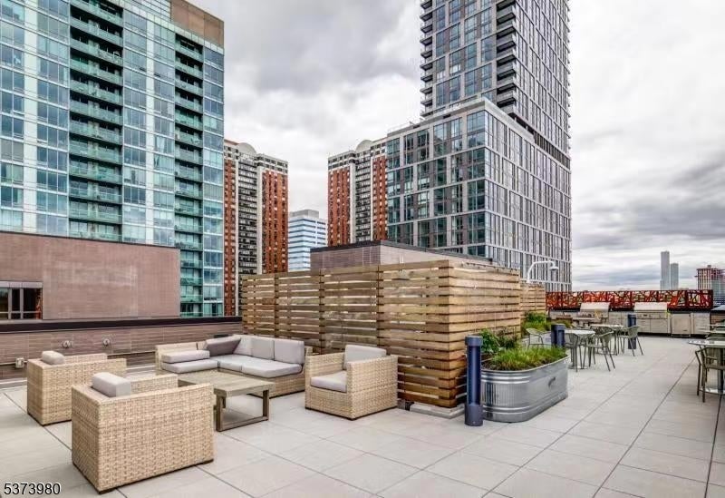 Jersey City, New Jersey, 07310, United States, 2 Bedrooms Bedrooms, ,3 BathroomsBathrooms,Residential,Active,1945487