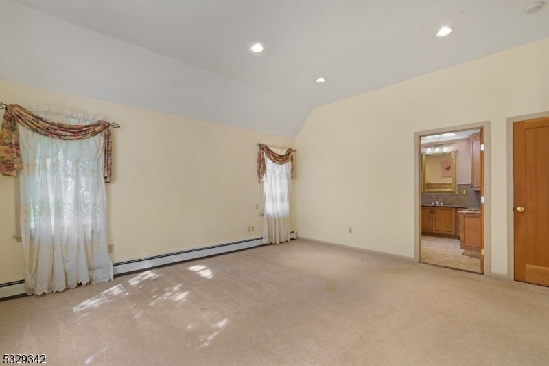 Washington Twp., New Jersey, 07853, United States, 3 Bedrooms Bedrooms, ,3 BathroomsBathrooms,Residential,Active,1964272