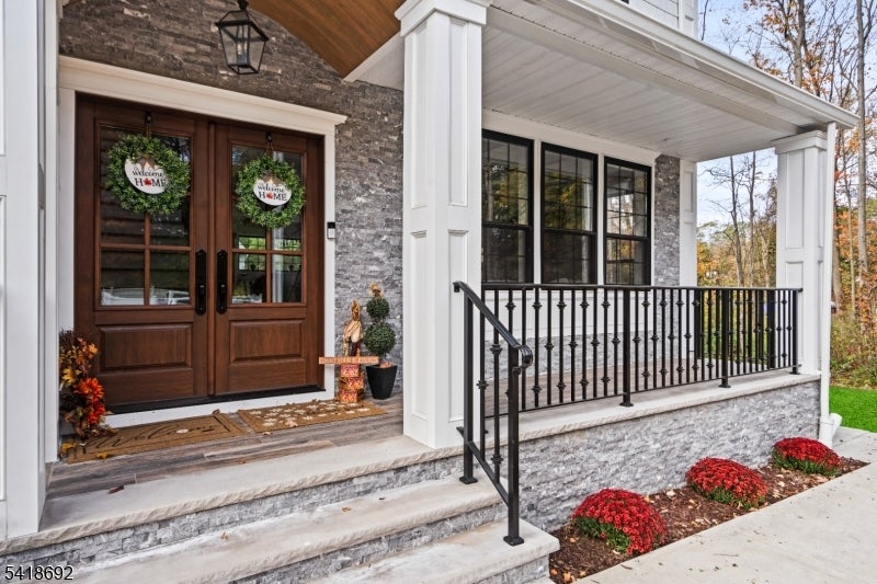 Roseland Boro, New Jersey, 07068, United States, 4 Bedrooms Bedrooms, ,4 BathroomsBathrooms,Residential,Active,2045395