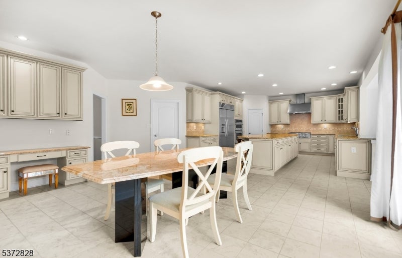 Mount Olive Twp., New Jersey, 07836, United States, 4 Bedrooms Bedrooms, ,6 BathroomsBathrooms,Residential,Active,1902935