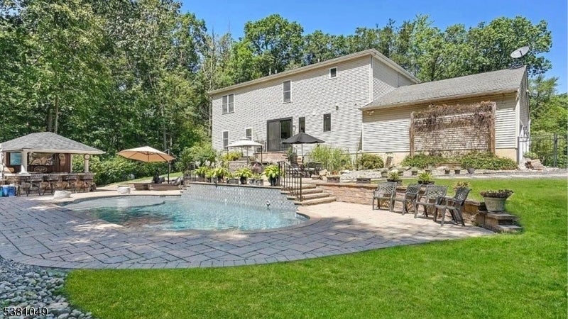 South Brunswick Twp., New Jersey, 08512, United States, 4 Bedrooms Bedrooms, ,4 BathroomsBathrooms,Residential,Active,1945517