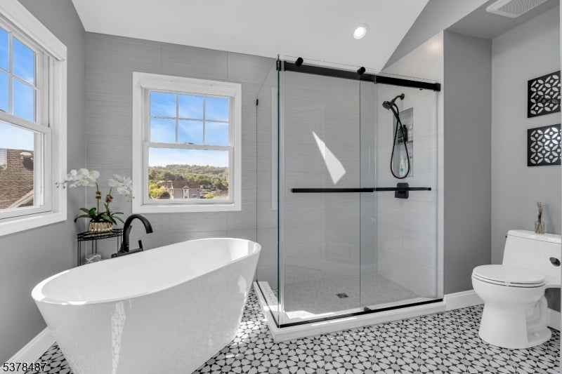Mount Arlington Boro, New Jersey, 07856, United States, 3 Bedrooms Bedrooms, ,4 BathroomsBathrooms,Residential,Active,1914821