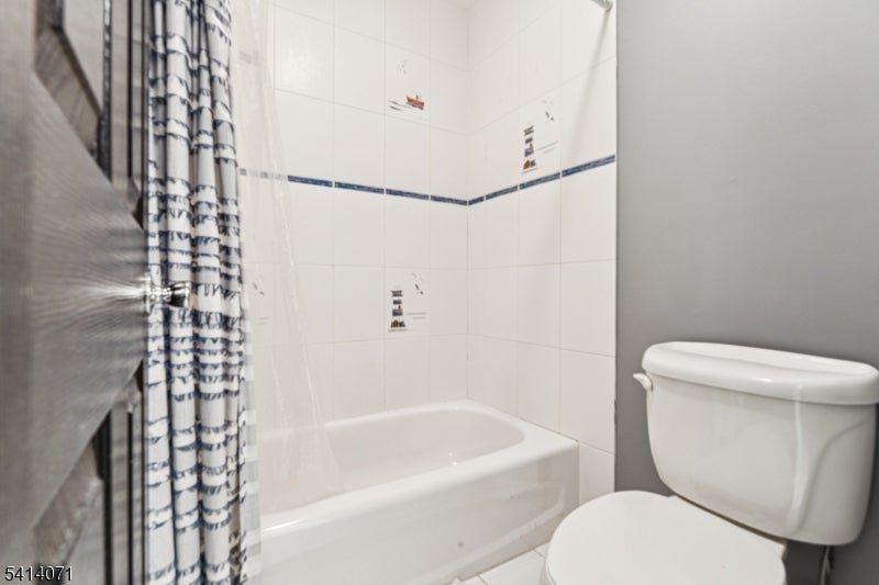 Branchburg Twp., New Jersey, 08876, United States, 5 Bedrooms Bedrooms, ,5 BathroomsBathrooms,Residential,Active,2028531