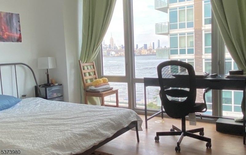 Jersey City, New Jersey, 07310, United States, 2 Bedrooms Bedrooms, ,3 BathroomsBathrooms,Residential,Active,1945487