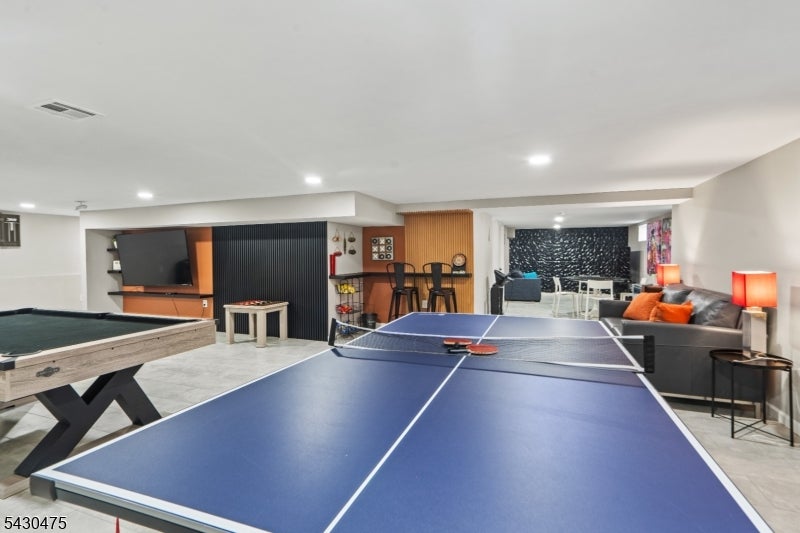 Roseland Boro, New Jersey, 07068, United States, 4 Bedrooms Bedrooms, ,4 BathroomsBathrooms,Residential,Active,2045395