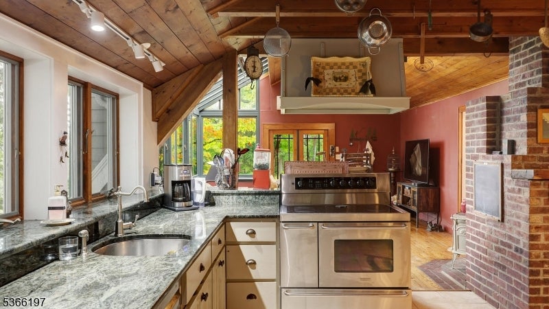 Watchung Boro, New Jersey, 07069, United States, 5 Bedrooms Bedrooms, ,4 BathroomsBathrooms,Residential,Active,1962192