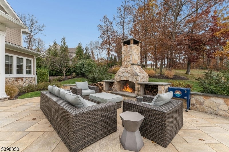 Peapack Gladstone Boro, New Jersey, 07934, United States, 4 Bedrooms Bedrooms, ,5 BathroomsBathrooms,Residential,Active,1996292