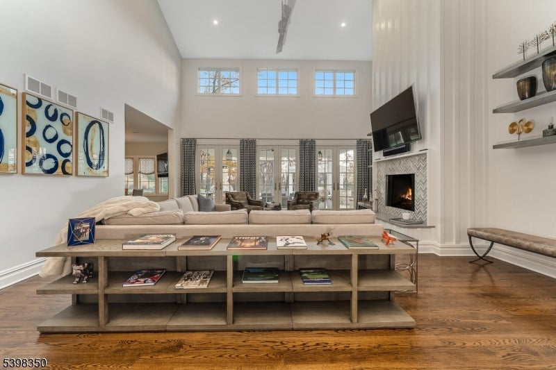 Peapack Gladstone Boro, New Jersey, 07934, United States, 4 Bedrooms Bedrooms, ,5 BathroomsBathrooms,Residential,Active,1996292