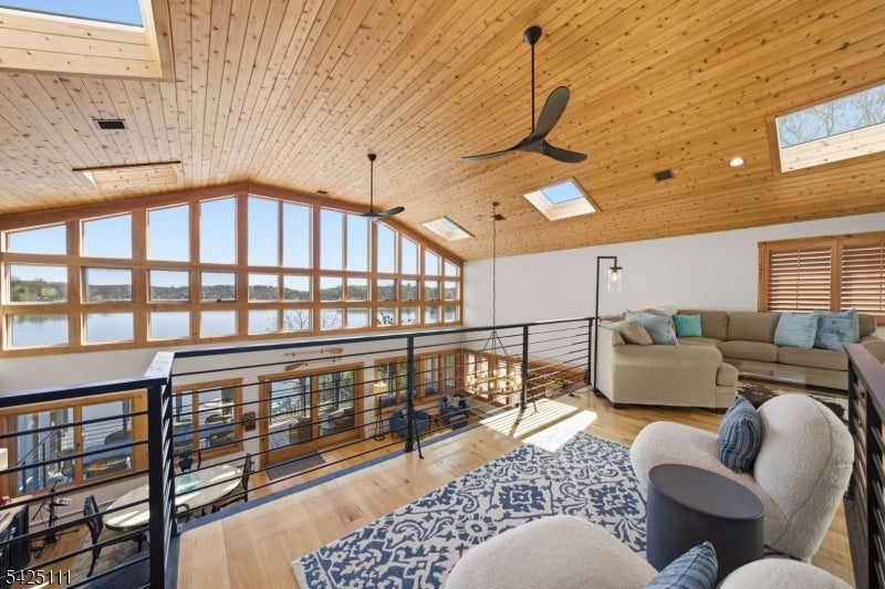 Hopatcong Boro, New Jersey, 07843, United States, 3 Bedrooms Bedrooms, ,4 BathroomsBathrooms,Residential,Active,2043433