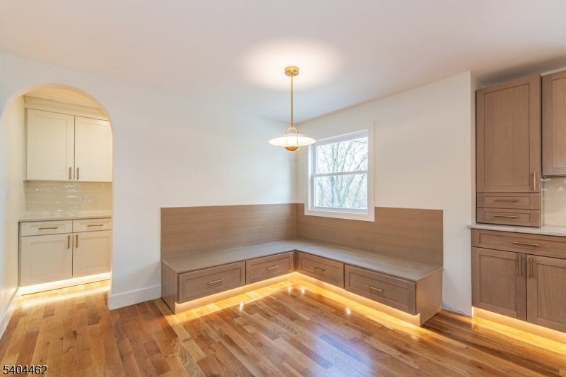 West Caldwell Twp., New Jersey, 07006, United States, 4 Bedrooms Bedrooms, ,5 BathroomsBathrooms,Residential,Active,2009168