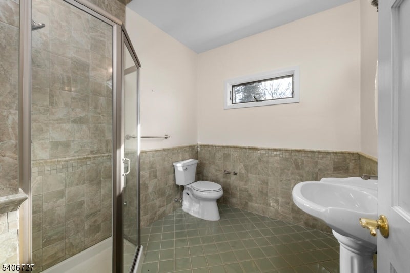 West Milford Twp., New Jersey, 07421, United States, 4 Bedrooms Bedrooms, ,4 BathroomsBathrooms,Residential,Active,2012909