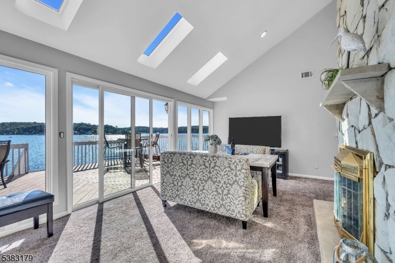 Hopatcong Boro, New Jersey, 07843, United States, 3 Bedrooms Bedrooms, ,2 BathroomsBathrooms,Residential,Active,1946536