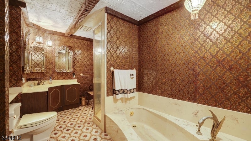 Watchung Boro, New Jersey, 07069, United States, 5 Bedrooms Bedrooms, ,4 BathroomsBathrooms,Residential,Active,1952610