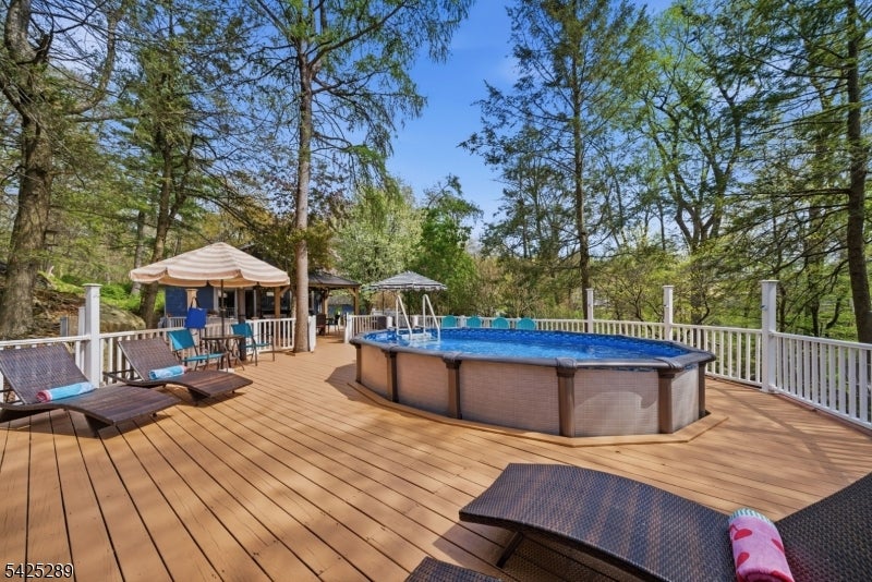 Hopatcong Boro, New Jersey, 07843, United States, 3 Bedrooms Bedrooms, ,2 BathroomsBathrooms,Residential,Active,2043452