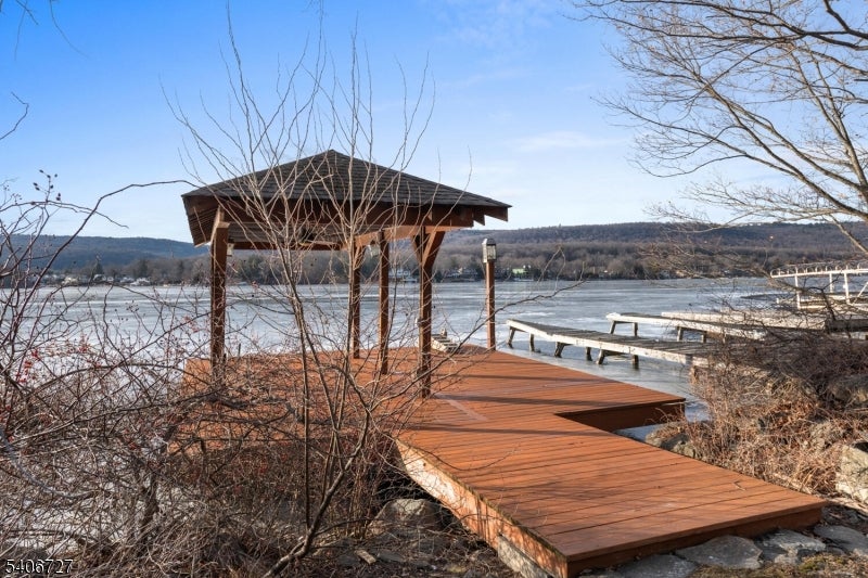 West Milford Twp., New Jersey, 07421, United States, 4 Bedrooms Bedrooms, ,4 BathroomsBathrooms,Residential,Active,2012909