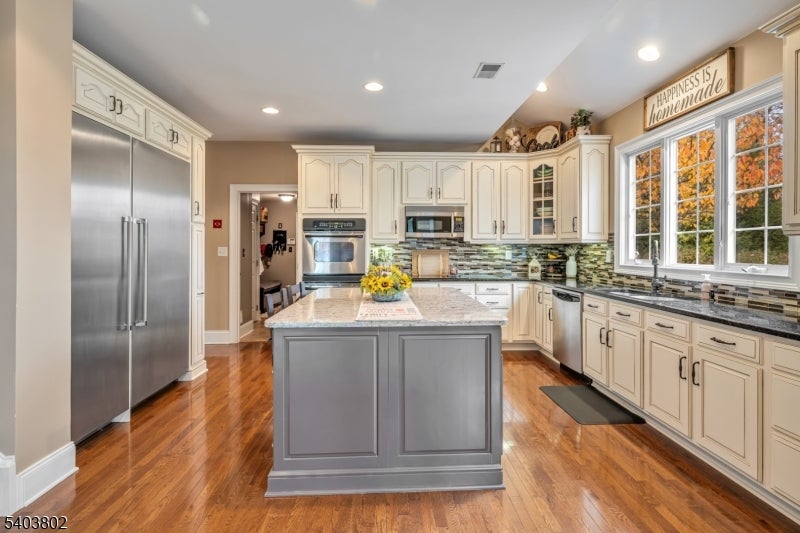 Mount Olive Twp., New Jersey, 07836, United States, 5 Bedrooms Bedrooms, ,5 BathroomsBathrooms,Residential,Active,2009155