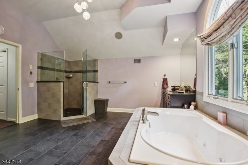 Warren Twp., New Jersey, 07059, United States, 5 Bedrooms Bedrooms, ,4 BathroomsBathrooms,Residential,Active,1945488