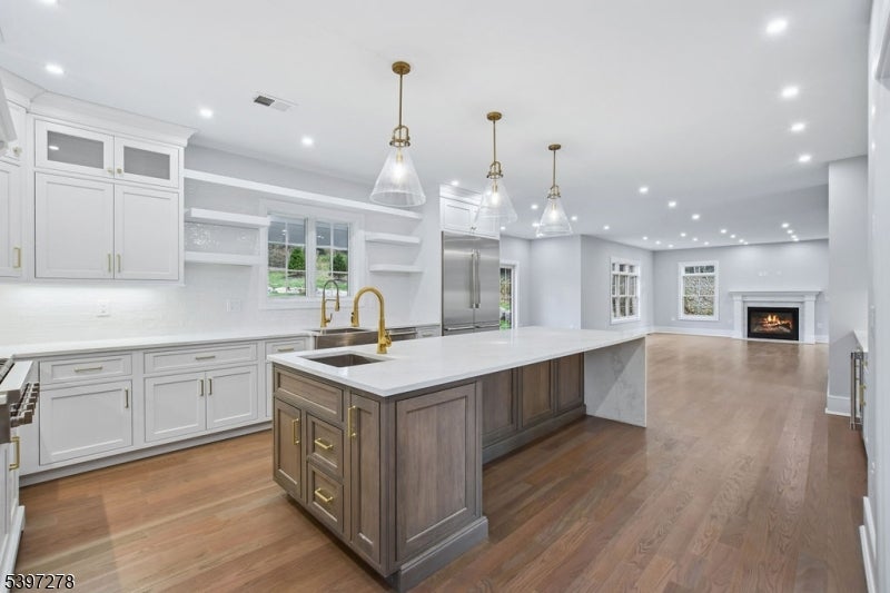 Livingston Twp., New Jersey, 07039, United States, 6 Bedrooms Bedrooms, ,6 BathroomsBathrooms,Residential,Active,2045758