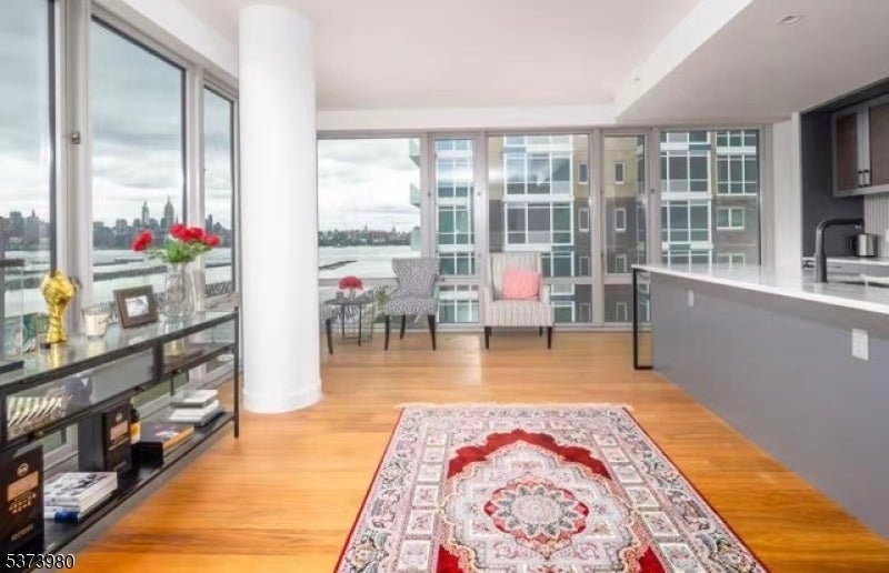 Jersey City, New Jersey, 07310, United States, 2 Bedrooms Bedrooms, ,3 BathroomsBathrooms,Residential,Active,1945487