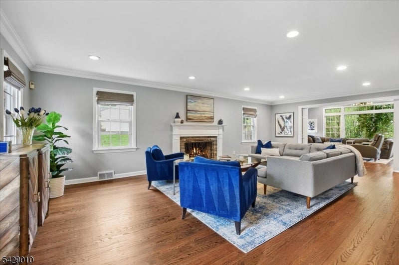 Millburn Twp., New Jersey, 07078, United States, 3 Bedrooms Bedrooms, ,4 BathroomsBathrooms,Residential,Active,2045397