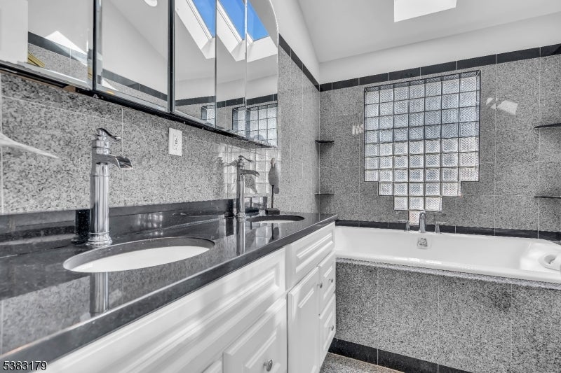 Hopatcong Boro, New Jersey, 07843, United States, 3 Bedrooms Bedrooms, ,2 BathroomsBathrooms,Residential,Active,1946536