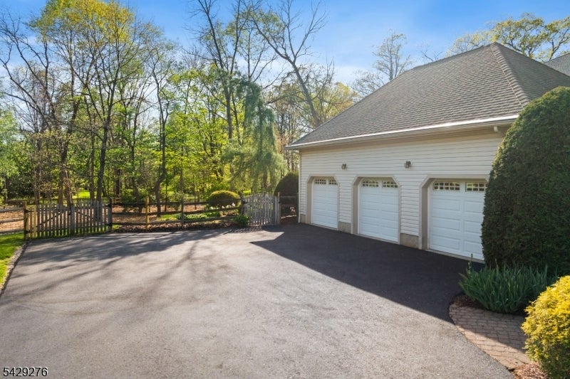 Montgomery Twp., New Jersey, 08502, United States, 5 Bedrooms Bedrooms, ,4 BathroomsBathrooms,Residential,Pending,2045617